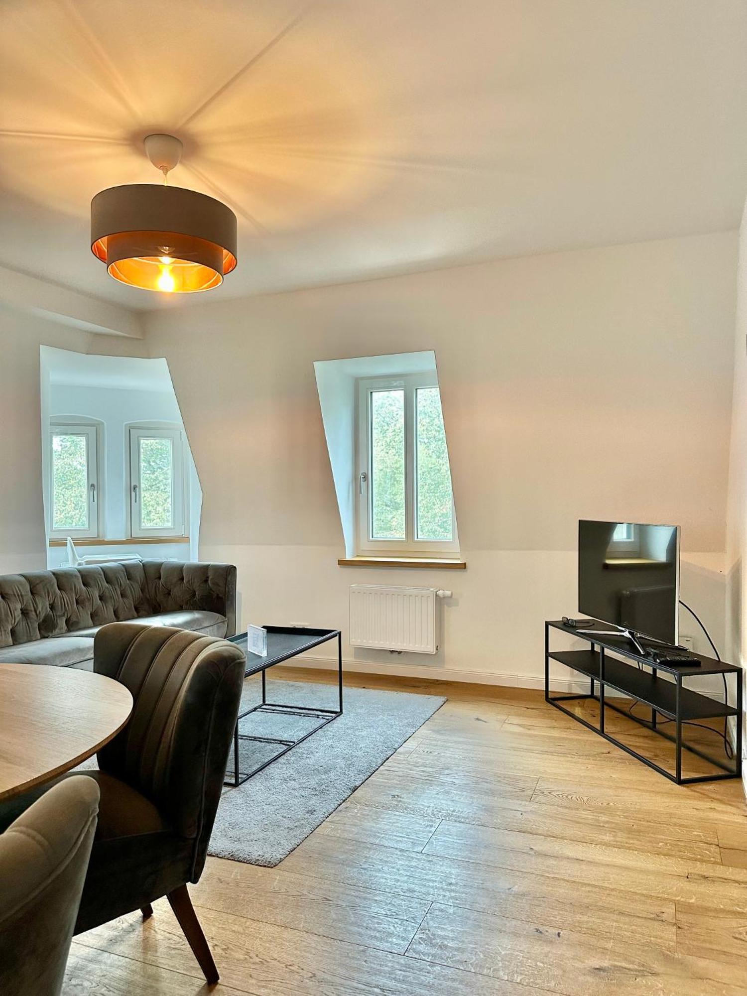 Modernes City-Apartment Mit Blick In Den Park Und 2 Baeder H9 Oldenburg Ngoại thất bức ảnh