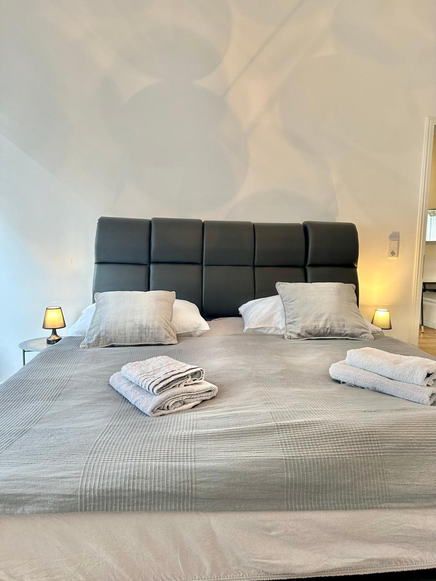 Modernes City-Apartment Mit Blick In Den Park Und 2 Baeder H9 Oldenburg Ngoại thất bức ảnh