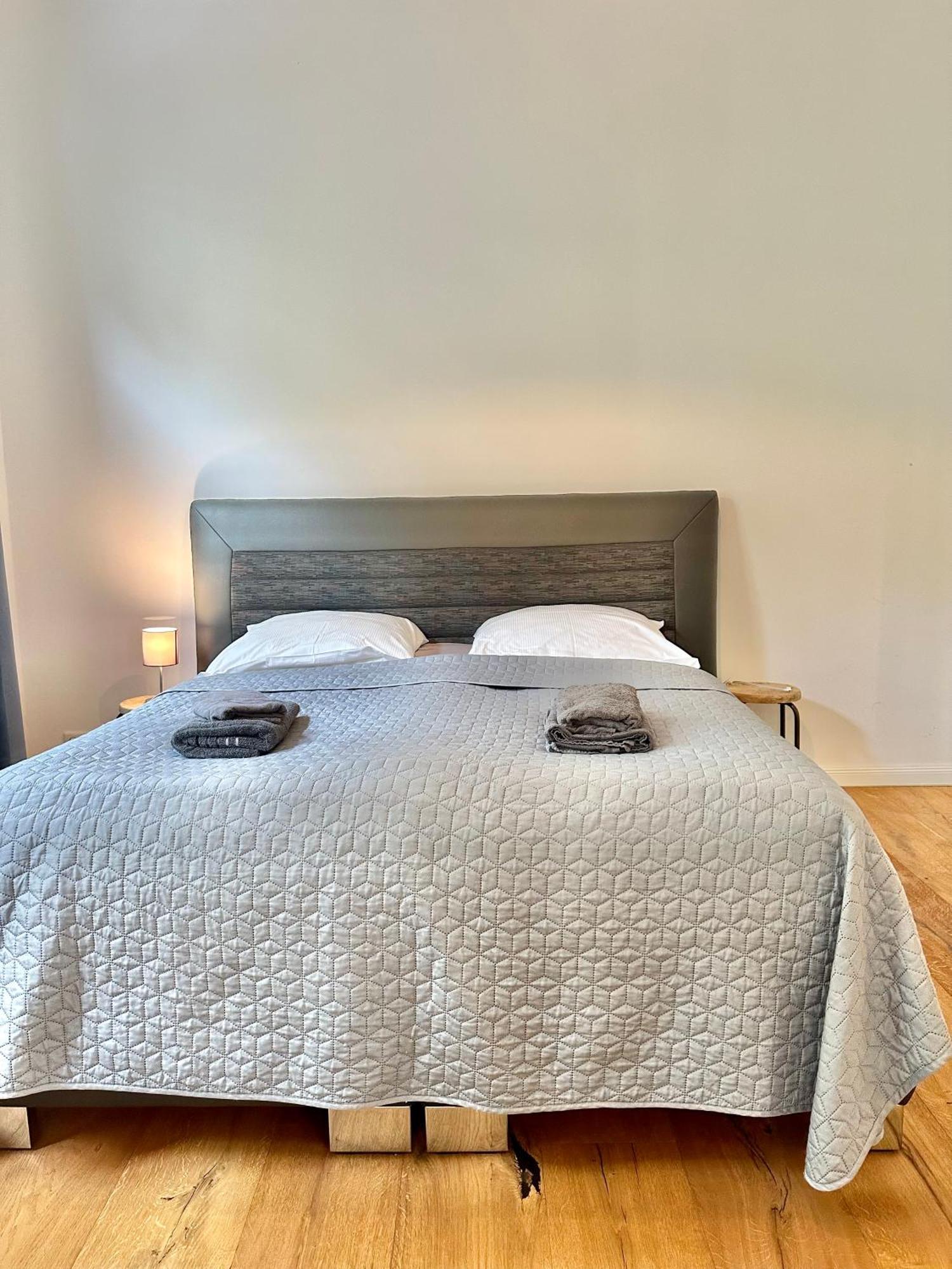 Modernes City-Apartment Mit Blick In Den Park Und 2 Baeder H9 Oldenburg Ngoại thất bức ảnh