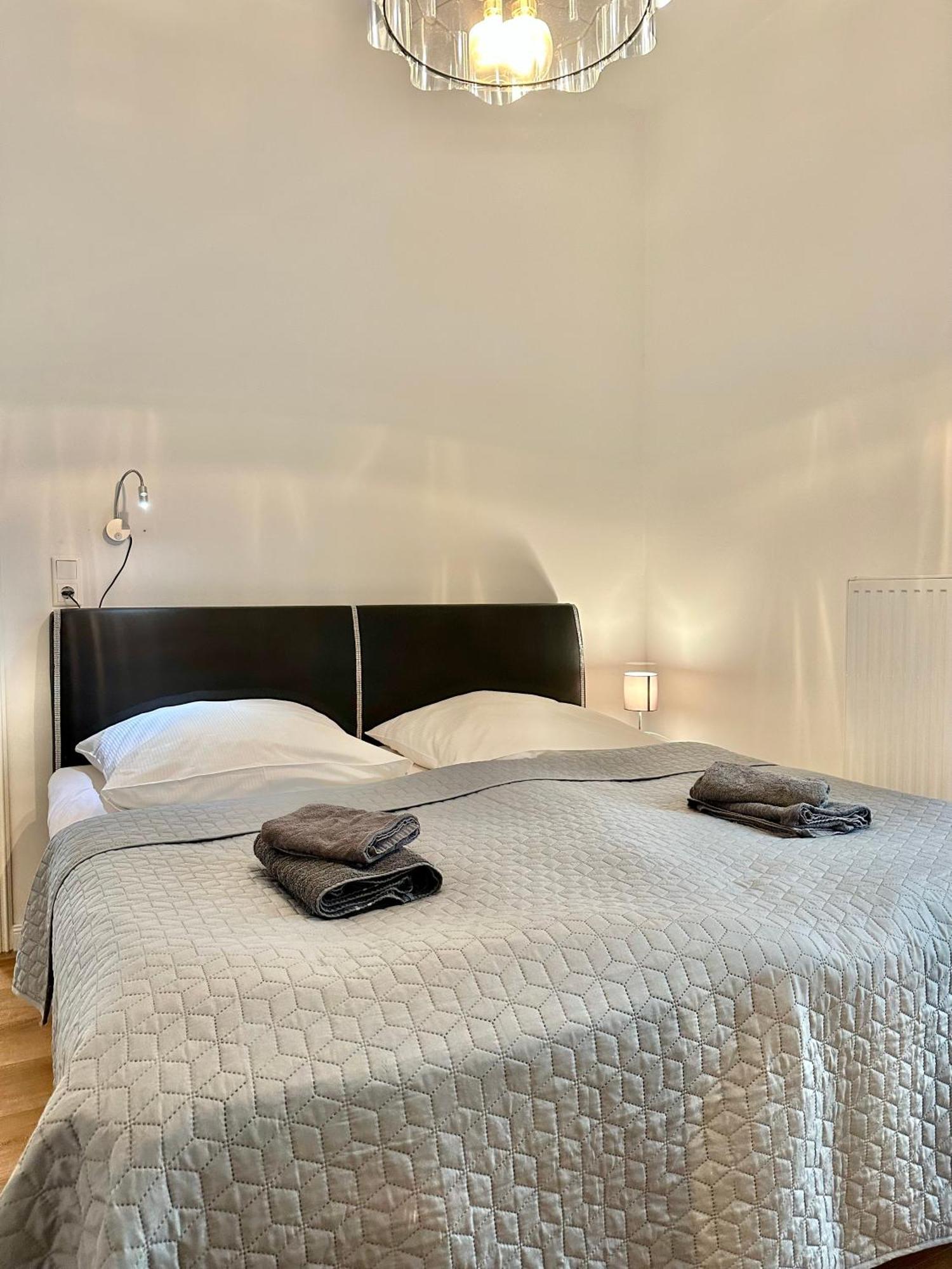 Modernes City-Apartment Mit Blick In Den Park Und 2 Baeder H9 Oldenburg Ngoại thất bức ảnh