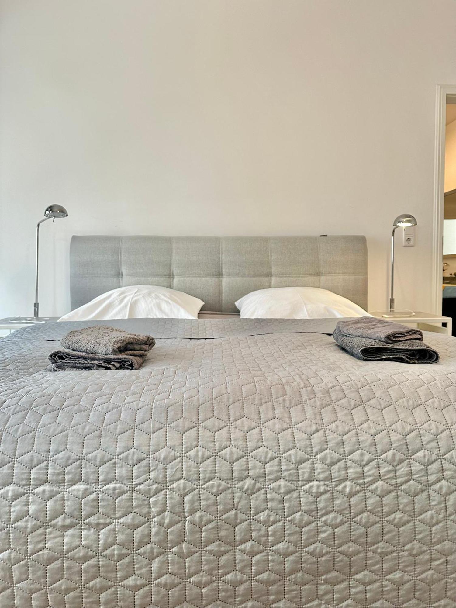 Modernes City-Apartment Mit Blick In Den Park Und 2 Baeder H9 Oldenburg Ngoại thất bức ảnh